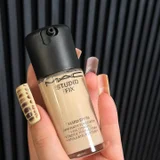 Тональная основа MAC Studio Fix Fluid SPF 15 NC10 (photo 4)