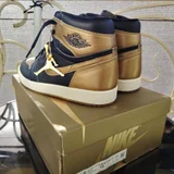 Кроссовки Jordan 1 Mid Metallic Gold (photo 4)