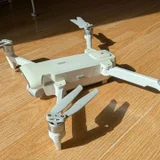 дрон fimi x8 se 2020. Аппарат с хорошими летными данным и камерой 4k 30fps. Следы эксплуатации имеются, 5 лет в одних руках. Два аккумулятора, кейс, автомобильное зарядное устройство. Аккумуляторы в хорошем состоянии, время полёта 25 мин. Отличный вариант для входа в хобби. (photo 4)