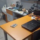 Стол и стеллаж для магазина или офиса.Стелаж трансформер можно отдельно поставить к стене два отдельных отделения или соединить в один трёхсекционный. Б/У но состояние хорошее. Стол (photo 3)