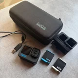 Gopro 10. Состояние отличное. Комплект: gopro, кейс для хранения, 2 аккумулятора, кабель зарядки, кейс для крепления на дроны и документация. (photo 2)