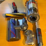 Dyson V15. (photo 1)