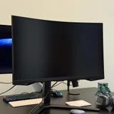 Samsung Odyssey G6 27 (photo 2)