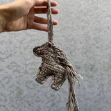 Вязаный обвес на сумку в виде лошадки (photo 1)
