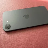 iPhone 16e (photo 2)