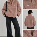 мягкую куртку-чебурашку (флис тедди) от Topshop. Нежный пудрово-розовый цвет. Модель оверсайз, воротник на молнии, нашивка-цветок. Идеально на осень и весну. (photo 1)