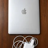 MacBook Air (photo 1)