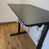 стол с регулировкой высоты Е-TABLE, состояние отличное,сама столешница тоже как новая, механизм работает прекрасно, никаких нареканий на это нет,активно использовался около полу года,на данный момент переезжаем и возможности взять стол к сожалению нет (photo 3)