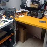 Стол и стеллаж для магазина или офиса.Стелаж трансформер можно отдельно поставить к стене два отдельных отделения или соединить в один трёхсекционный. Б/У но состояние хорошее. Стол (photo 2)