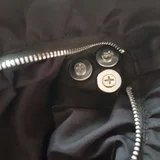 Сумка чёрная с заклёпками , из искуственной кожи. Upcycling, the only copy. Вместительная, стильная и очень эффектная! Впишется почти в любой стиль. (photo 6)