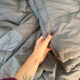 Утяжеленное одеяло 7 кг, для тех, к кого проблемы со сном. Заказывала ребенку, но оказалось слишком тяжелым для ребенка 9 лет. Спала с ним 1 ночь. В идеальном состоянии. Без запахов, пятен, почти как из упаковки. Покупала за (photo 1)