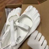 НОВЫЕ Кроссовки пятипалые по классификации относятся к категории five-toed или five fingers и составляют отдельную нишу «босоногой» обуви или barefoot shoes. (photo 2)