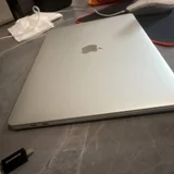 MacBook (photo 1)