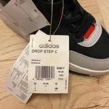 Белые кроссовки Adidas (photo 7)
