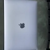 MacBook (photo 1)