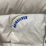 безрукавку - пуховик Quicksilver, размер L. Состояние околоидеальное, разве что надпись на принте с внутренней стороны потёрлась (см фото). (photo 4)