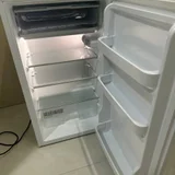 холодильник Midea в очень хорошем состоянии, морозилка, свет - всё есть. (photo 2)