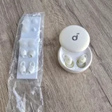 наушники для сна Sleep A10, б/у 1 год, всё работает. Маленькие, удобно спать на боку, глушат шум до 35 дБ, до 10 ч работы, в приложении белый шум, трекинг сна и будильник. (photo 1)