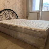 Кровать + матрас, размер 150 на 200, высота кровати 22, с матрасом 39. Кровать очень прочная с металлическим изголовьем, а матрас ортопедический с металлическими пружинами. (photo 2)
