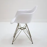 Стильные пластиковые стулья (photo 2)