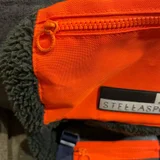 Распродаю свою коллекцию Stella MacCartney. Плюшевый рюкзак неоновым карманом снаружи и карманом для ноутбука внутри. Идеальная фурнитура (то за что ценится бренд). Легкий, очень вместительный, состояние 10/10. (photo 8)