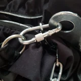 Сумка чёрная с заклёпками , из искуственной кожи. Upcycling, the only copy. Вместительная, стильная и очень эффектная! Впишется почти в любой стиль. (photo 3)
