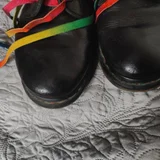 🌈 ботинки dr. martens с радужными строчкой и шнурками из лимитированной коллекции. (photo 2)