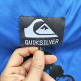 безрукавку - пуховик Quicksilver, размер L. Состояние околоидеальное, разве что надпись на принте с внутренней стороны потёрлась (см фото). (photo 6)