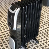 масляный обогреватель Beko RHO7123 мощностью 2300 Вт. Радиатор быстро нагревает комнату, есть регулировка температуры, длина шнура 1,8 м. (photo 1)