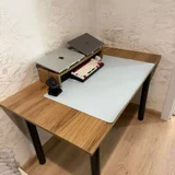 Стол 120×70 см, со съёмной полкой, отверстием для проводов и регулируемыми ножками. Коврик для мыши отдам в комплекте. (photo 1)