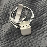 AirPods 1-е поколение и провод Lightning (photo 2)