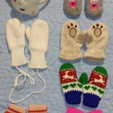 Вязаная кепка, шапки, варежки, перчатки, манижка, зимние наушники, всё на 1-2 и 2-3 года (photo 1)