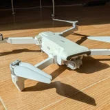 дрон fimi x8 se 2020. Аппарат с хорошими летными данным и камерой 4k 30fps. Следы эксплуатации имеются, 5 лет в одних руках. Два аккумулятора, кейс, автомобильное зарядное устройство. Аккумуляторы в хорошем состоянии, время полёта 25 мин. Отличный вариант для входа в хобби. (photo 3)