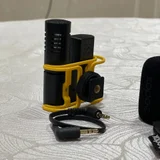 Накамерный микрофон Godox IVM-S2 в идеальном состоянии. В комплекте стерео aux, ветрозащита и чехол. Работает от одной батарейки, за два года ни разу не меняли, держит долго, аппарат надежный. (photo 2)
