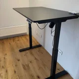 стол с регулировкой высоты Е-TABLE, состояние отличное,сама столешница тоже как новая, механизм работает прекрасно, никаких нареканий на это нет,активно использовался около полу года,на данный момент переезжаем и возможности взять стол к сожалению нет (photo 1)