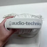 профессиональные мониторные наушники Audio Technica ATH-M50X белые. Состояние самих наушников 9/10, звук отличный. В комплекте фирменный мешочек (потрёпанный, видно на фото), один фирменный кабель 3.5мм. (photo 1)