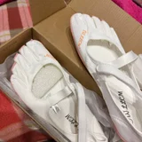 НОВЫЕ Кроссовки пятипалые по классификации относятся к категории five-toed или five fingers и составляют отдельную нишу «босоногой» обуви или barefoot shoes. (photo 4)