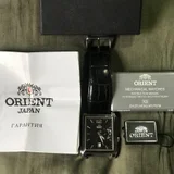 Оригинальные часы Orient Automatic. Потеряна одна половина оригинального ремешка, сохранилась часть с оригинальной застёжкой. Состояние отличное. В комплекте: оригинальная коробка, подушка, фирменная бирка, руководство по эксплуатации и гарантийный талон Orient. (photo 6)
