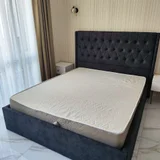 кровать, в состоянии новой (была от застройщика), без матраса, размер 180x210 (photo 1)
