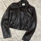 Кожаная куртка Bershka (photo 1)