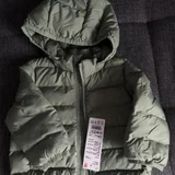 детскую куртку Uniqlo (photo 1)