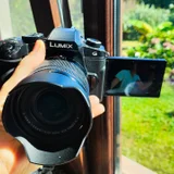 Фотоаппарат Panasonic Lumix DMC-G85 с объективом и аксессуарами (photo 1)