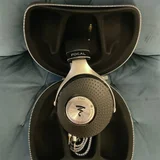 великолепные наушники закрытого типа Focal Elegia в состоянии, близком к новым. (photo 2)