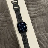 Apple Watch SE 2 44mm (photo 1)