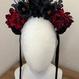 Корона ручной работы с цветами и перьями (photo 1)