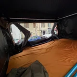 **Водонепроницаемая палатка на крышу машины,размер 125 × 220 см, с матрасом толщиной 7 см. В комплекте боковой тент на 180°, защищающий от солнца и дождя; общий вес — около 70 кг. Палатка использовалась всего 5 ночей, практически новая. (photo 2)