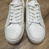 **Продам кроссовки.** (photo 1)