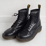 Люксовые кроссовки из коллаба Lanvin Paris с Gallery Dept. Белая кожа, фирменная толстая подошва Curb и ручная роспись с потеками краски на носке. Массивные, удобные, узнаваемые издалека. (photo 1)