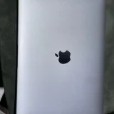 MacBook (photo 1)
