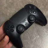 два оригинальных беспроводных контроллера DualSense для PlayStation 5. (photo 1)